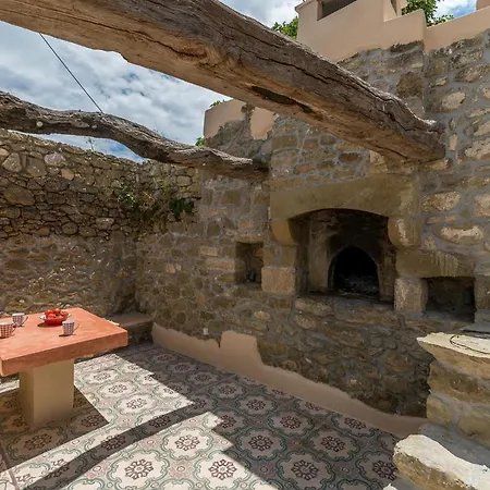 Casa de Férias Pera Chorio - Daphne - Artist Stone House With Countryside Views Agios Georgios (Sitia)
